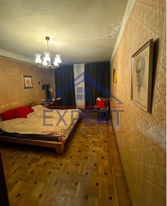 ԿԵՆՏՐՈՆ, ՊԱՐՈՆՅԱՆ ՓՈՂՈՑ, 3 ՍԵՆՅԱԿ