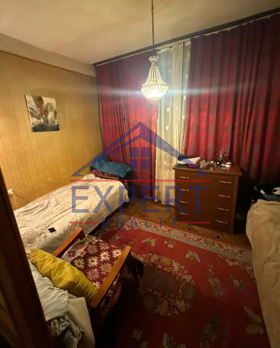 ԿԵՆՏՐՈՆ, ՊԱՐՈՆՅԱՆ ՓՈՂՈՑ, 3 ՍԵՆՅԱԿ