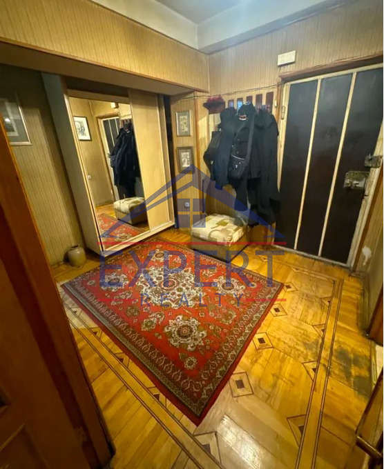 ԿԵՆՏՐՈՆ, ՊԱՐՈՆՅԱՆ ՓՈՂՈՑ, 3 ՍԵՆՅԱԿ