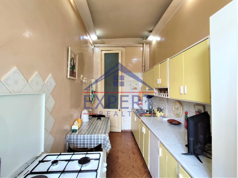 ԿԵՆՏՐՈՆ, ՄԱՇՏՈՑԻ ՊՈՂՈՏԱ, 3 ՍԵՆՅԱԿ