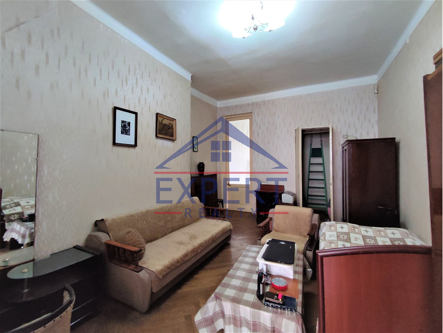 ԿԵՆՏՐՈՆ, ՄԱՇՏՈՑԻ ՊՈՂՈՏԱ, 3 ՍԵՆՅԱԿ