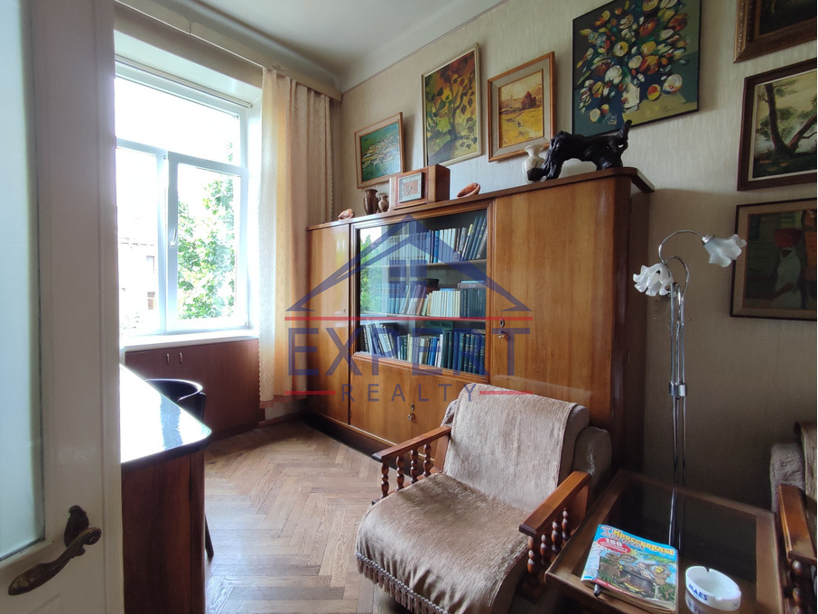 ԿԵՆՏՐՈՆ, ՄԱՇՏՈՑԻ ՊՈՂՈՏԱ, 3 ՍԵՆՅԱԿ