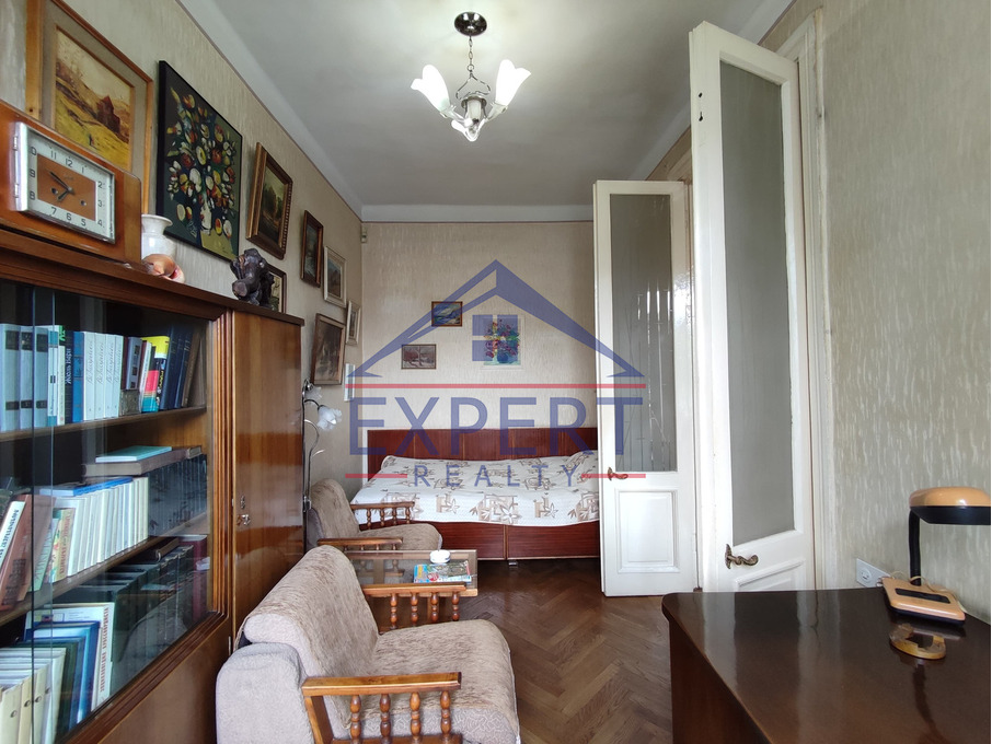 ԿԵՆՏՐՈՆ, ՄԱՇՏՈՑԻ ՊՈՂՈՏԱ, 3 ՍԵՆՅԱԿ