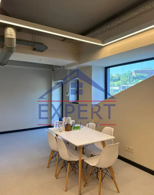 ԿԵՆՏՐՈՆ, ՈՍԿԵՐԻՉՆԵՐԻ ՓՈՂՈՑ, 135 ՔՄ