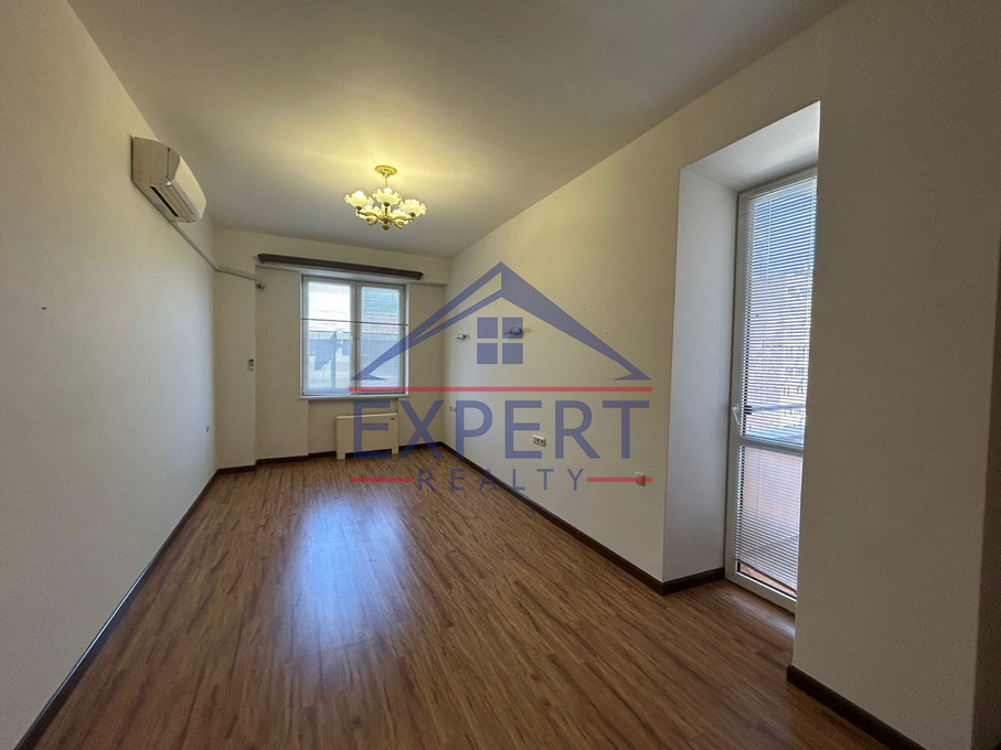 ԿԵՆՏՐՈՆ, ԱՄԻՐՅԱՆ ՓՈՂՈՑ, 215 ՔՄ