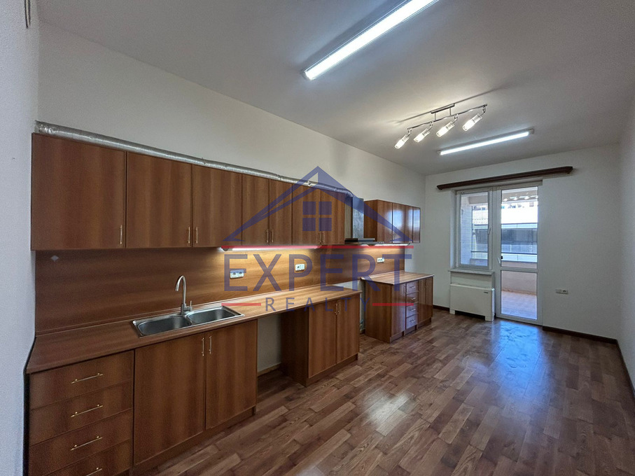 ԿԵՆՏՐՈՆ, ԱՄԻՐՅԱՆ ՓՈՂՈՑ, 215 ՔՄ