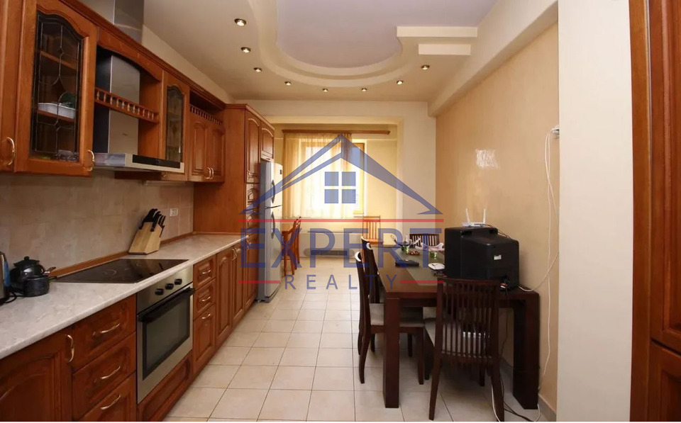 ԿԵՆՏՐՈՆ, ՀՅՈՒՍԻՍԱՅԻՆ ՊՈՂՈՏԱ, 3 ՍԵՆՅԱԿ