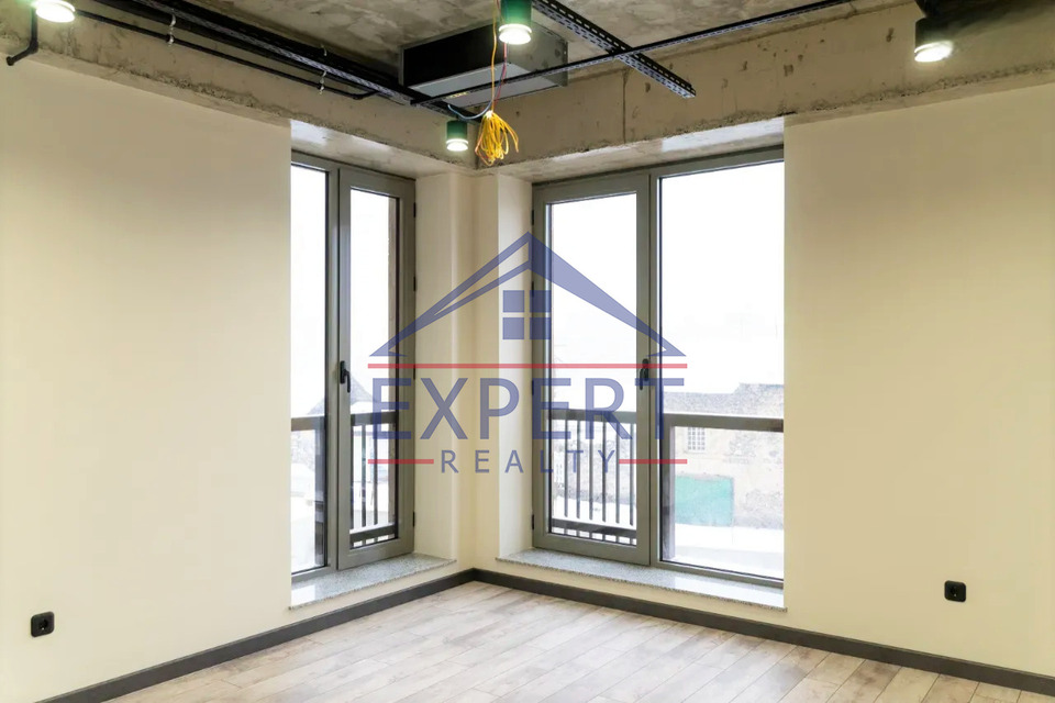 ԿԵՆՏՐՈՆ, ՊԱՐՈՆՅԱՆ ՓՈՂՈՑ, 132 ՔՄ