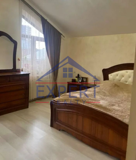 ԶՈՎՈՒՆԻ  4 ՍԵՆՅԱԿ