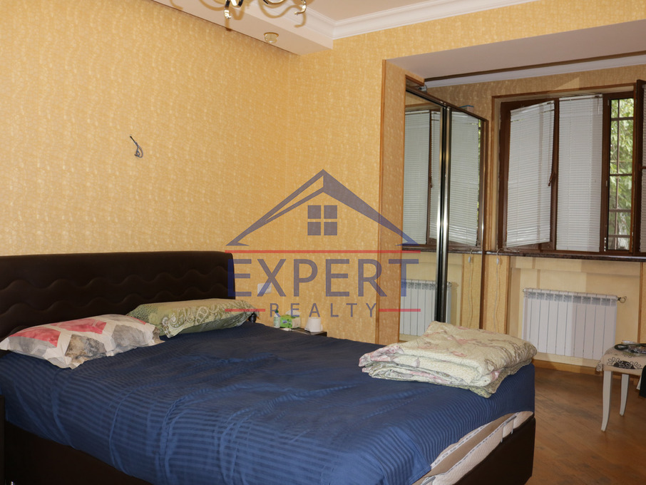 ՔԱՆԱՔԵՌ ԶԵՅԹՈՒՆ, ՊԱՐՈՒՅՐ ՍԵՎԱԿԻ ՓՈՂՈՑ, 4 ՍԵՆՅԱԿ