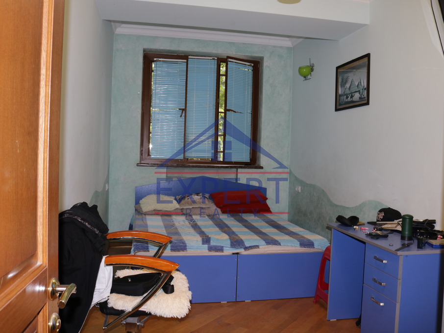 ՔԱՆԱՔԵՌ ԶԵՅԹՈՒՆ, ՊԱՐՈՒՅՐ ՍԵՎԱԿԻ ՓՈՂՈՑ, 4 ՍԵՆՅԱԿ