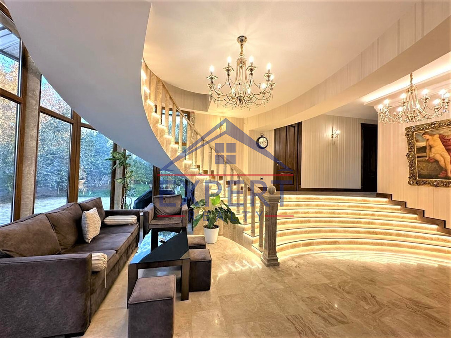 ԱՎԱՆ, ԱԲՈՎՅԱՆ ԹԱՂԱՄԱՍ, 6 ՍԵՆՅԱԿ