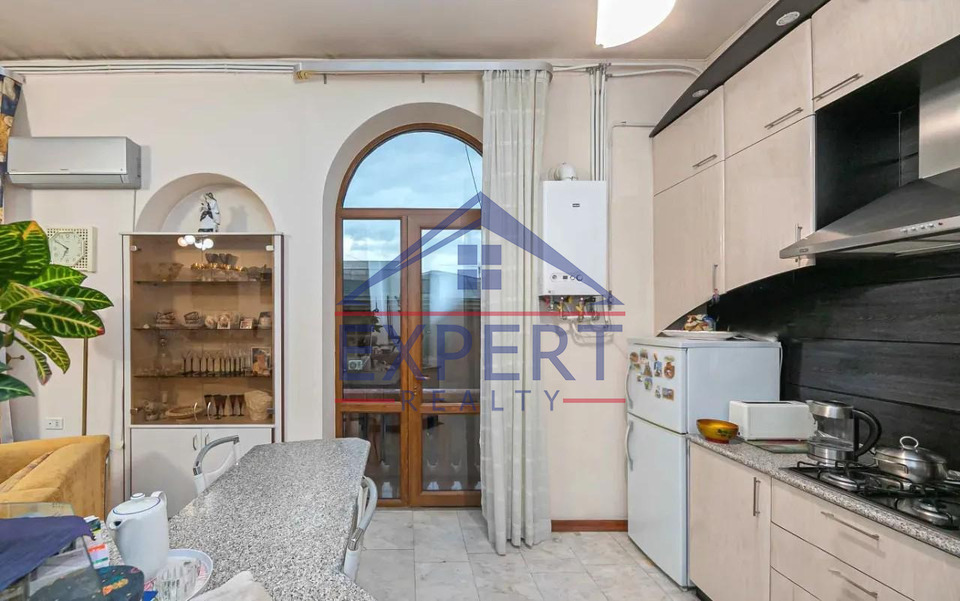 ԿԵՆՏՐՈՆ, ԲԱՂՐԱՄՅԱՆ ՊՈՂՈՏԱ, 2 ՍԵՆՅԱԿ