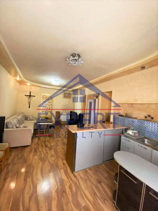 ԿԵՆՏՐՈՆ, ՌՈՍՏՈՄԻ ՓՈՂՈՑ, 4 ՍԵՆՅԱԿ