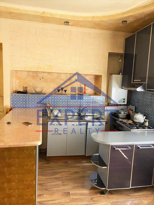 ԿԵՆՏՐՈՆ, ՌՈՍՏՈՄԻ ՓՈՂՈՑ, 4 ՍԵՆՅԱԿ