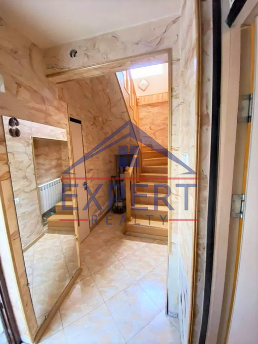 ԿԵՆՏՐՈՆ, ՌՈՍՏՈՄԻ ՓՈՂՈՑ, 4 ՍԵՆՅԱԿ