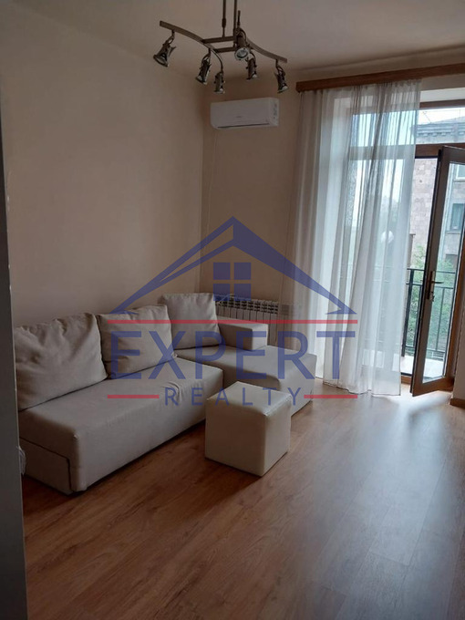 ԱՐԱԲԿԻՐ, ՆԱԻՐԻ ԶԱՐՅԱՆ ՓՈՂՈՑ, 3 ՍԵՆՅԱԿ