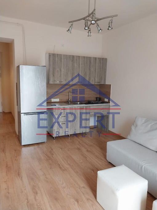 ԱՐԱԲԿԻՐ, ՆԱԻՐԻ ԶԱՐՅԱՆ ՓՈՂՈՑ, 3 ՍԵՆՅԱԿ