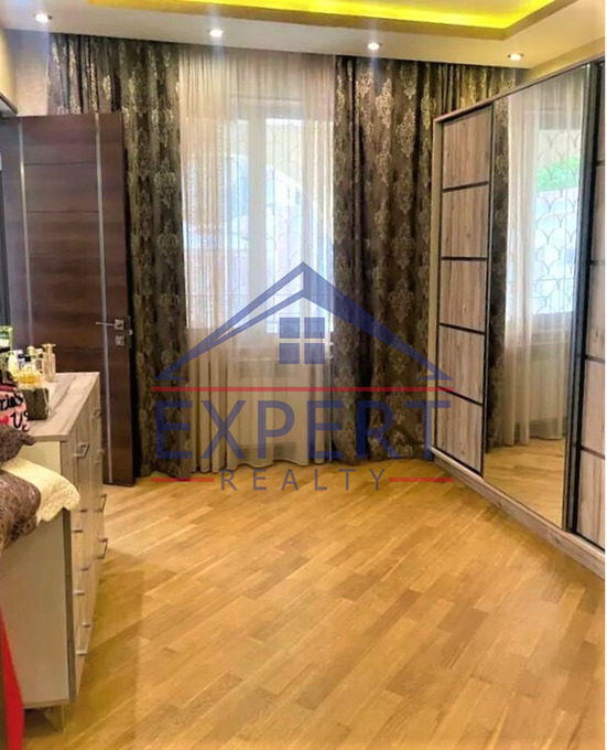 ԷՐԵԲՈՒՆԻ, ՆՈՐ ԱՐԵՇ, 5 ՍԵՆՅԱԿ