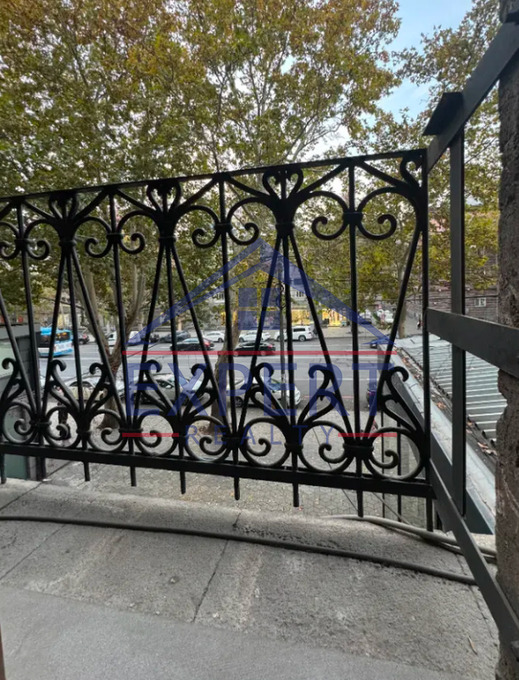 ԿԵՆՏՐՈՆ, ՄԱՇՏՈՑԻ ՊՈՂՈՏԱ, 3 ՍԵՆՅԱԿ