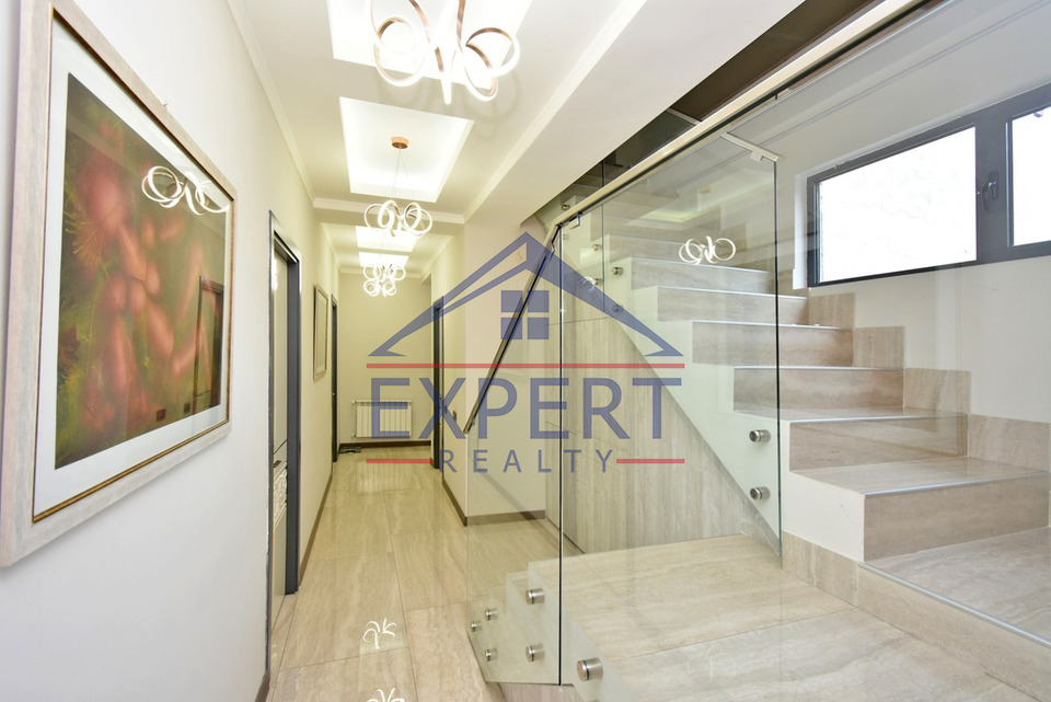 ԿԵՆՏՐՈՆ, ԱԼԵՔ ՄԱՆՈՒԿՅԱՆ 6 ՍԵՆՅԱԿ