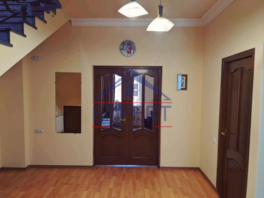 ԿԵՆՏՐՈՆ, ՍԱՐՄԵՆԻ ՓՈՂՈՑ, 5 ՍԵՆՅԱԿ