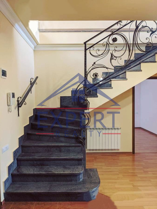 ԿԵՆՏՐՈՆ, ՍԱՐՄԵՆԻ ՓՈՂՈՑ, 5 ՍԵՆՅԱԿ