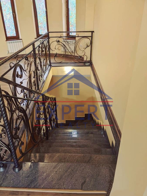 ԿԵՆՏՐՈՆ, ՍԱՐՄԵՆԻ ՓՈՂՈՑ, 5 ՍԵՆՅԱԿ