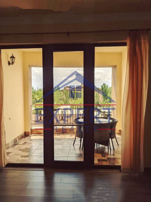 ԿԵՆՏՐՈՆ, ՍԱՐՄԵՆԻ ՓՈՂՈՑ, 5 ՍԵՆՅԱԿ