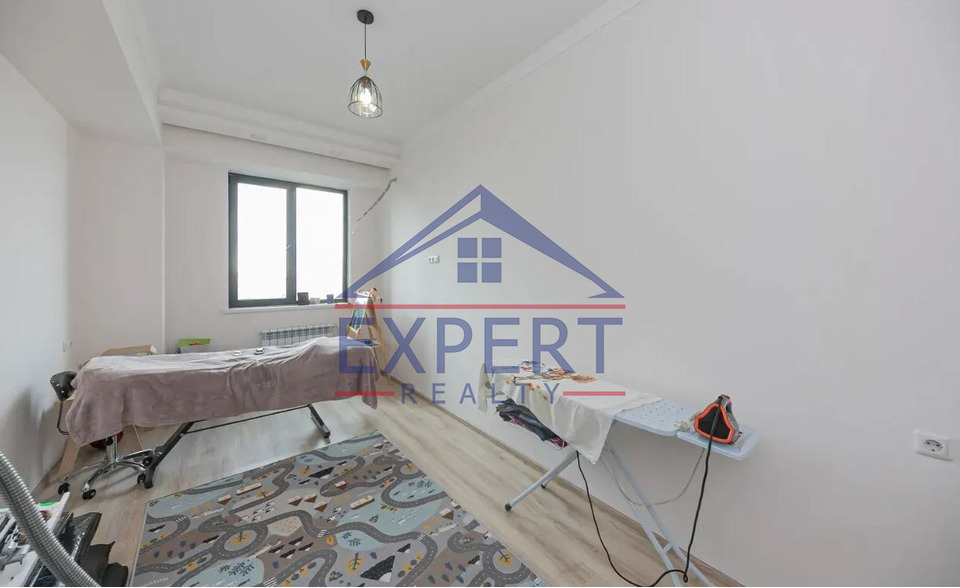 ԿԵՆՏՐՈՆ, ՌՈՍՏՈՄԻ ՓՈՂՈՑ, 3 ՍԵՆՅԱԿ