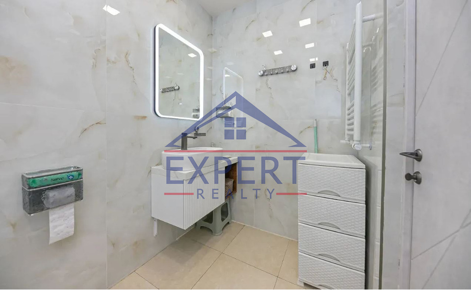 ԿԵՆՏՐՈՆ, ՌՈՍՏՈՄԻ ՓՈՂՈՑ, 3 ՍԵՆՅԱԿ