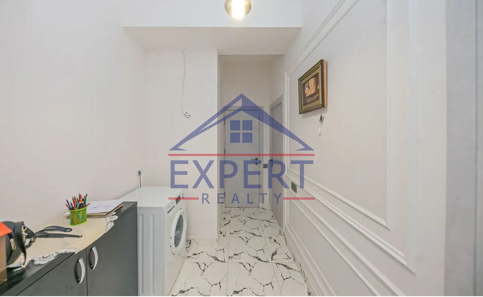 ԿԵՆՏՐՈՆ, ՌՈՍՏՈՄԻ ՓՈՂՈՑ, 3 ՍԵՆՅԱԿ