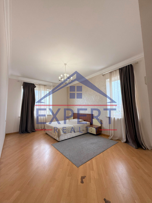 ԿԵՆՏՐՈՆ, ՊԱՐՈՆՅԱՆ ՓՈՂՈՑ, 4 ՍԵՆՅԱԿ