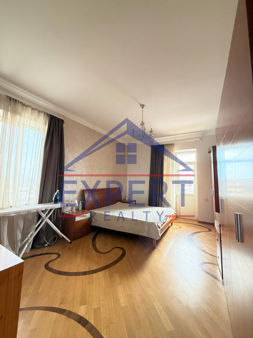 ԿԵՆՏՐՈՆ, ՊԱՐՈՆՅԱՆ ՓՈՂՈՑ, 4 ՍԵՆՅԱԿ