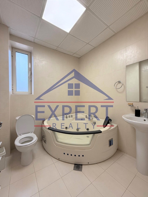 ԿԵՆՏՐՈՆ, ՊԱՐՈՆՅԱՆ ՓՈՂՈՑ, 4 ՍԵՆՅԱԿ