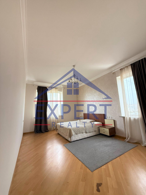 ԿԵՆՏՐՈՆ, ՊԱՐՈՆՅԱՆ ՓՈՂՈՑ, 4 ՍԵՆՅԱԿ