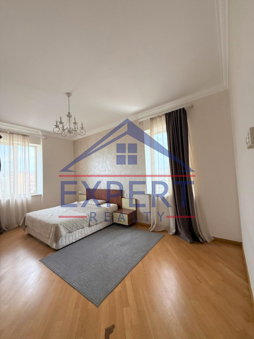 ԿԵՆՏՐՈՆ, ՊԱՐՈՆՅԱՆ ՓՈՂՈՑ, 4 ՍԵՆՅԱԿ