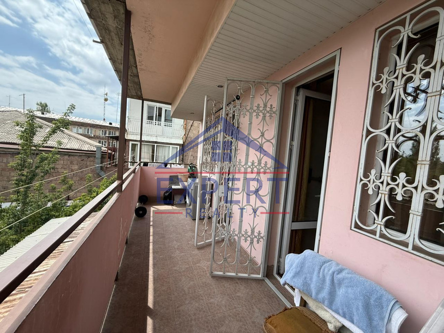 ԱՐԱԲԿԻՐ, ԱԶԱՏՈՒԹՅԱՆ ՊՈՂՈՏԱ, 3 ՍԵՆՅԱԿ