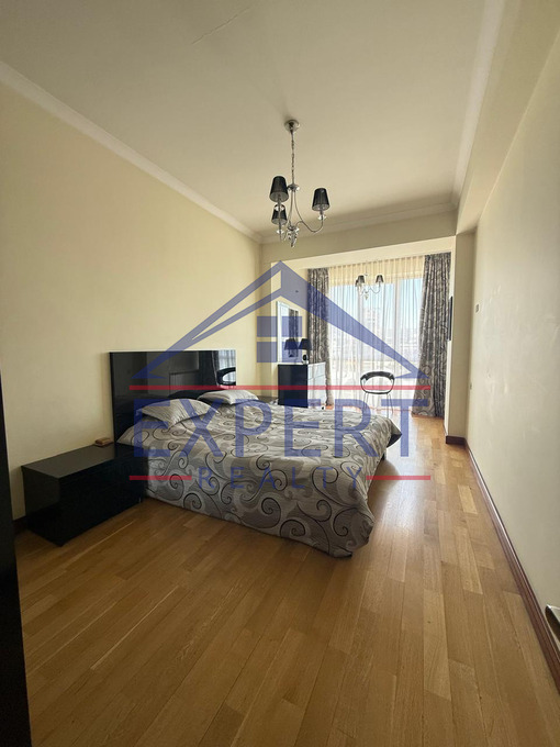 ԿԵՆՏՐՈՆ, ՄԱՇՏՈՑԻ ՊՈՂՈՏԱ, 4 ՍԵՆՅԱԿ