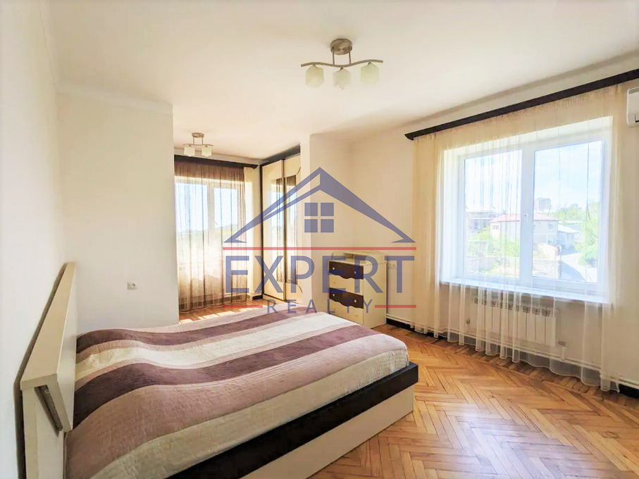 ԿԵՆՏՐՈՆ, ԴԵՐԵՆԻԿ ԴԵՄԻՐՃՅԱՆ, 3 ՍԵՆՅԱԿ