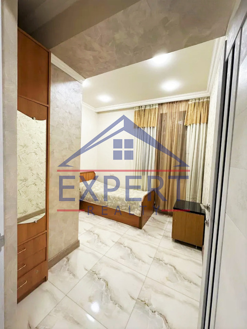 ԱՋԱՓՆՅԱԿ, ԼՈՒԿԱՇԻՆԻ ՓՈՂՈՑ, 5 ՍԵՆՅԱԿ