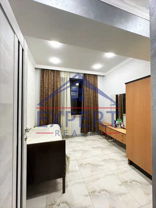 ԱՋԱՓՆՅԱԿ, ԼՈՒԿԱՇԻՆԻ ՓՈՂՈՑ, 5 ՍԵՆՅԱԿ