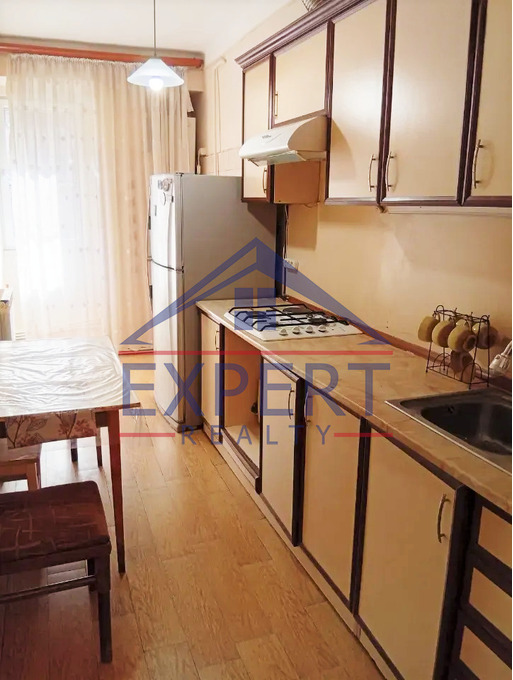 ԿԵՆՏՐՈՆ, ԵՐՎԱՆԴ ՔՈՉԱՐԻ ՓՈՂՈՑ, 4 ՍԵՆՅԱԿ