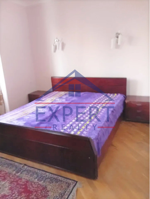 ԿԵՆՏՐՈՆ, ԵՐՎԱՆԴ ՔՈՉԱՐԻ ՓՈՂՈՑ, 4 ՍԵՆՅԱԿ