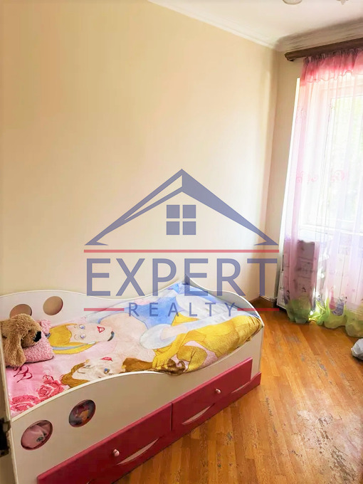 ԿԵՆՏՐՈՆ, ԵՐՎԱՆԴ ՔՈՉԱՐԻ ՓՈՂՈՑ, 4 ՍԵՆՅԱԿ