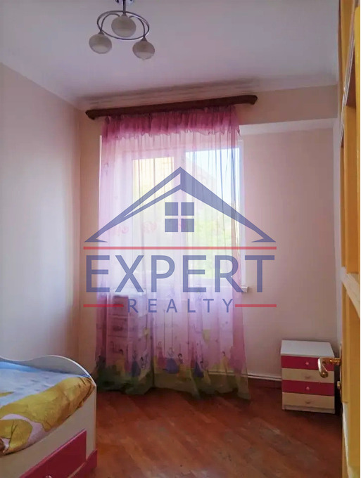 ԿԵՆՏՐՈՆ, ԵՐՎԱՆԴ ՔՈՉԱՐԻ ՓՈՂՈՑ, 4 ՍԵՆՅԱԿ