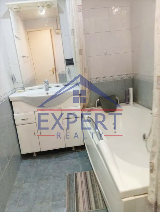 ԿԵՆՏՐՈՆ, ԵՐՎԱՆԴ ՔՈՉԱՐԻ ՓՈՂՈՑ, 4 ՍԵՆՅԱԿ