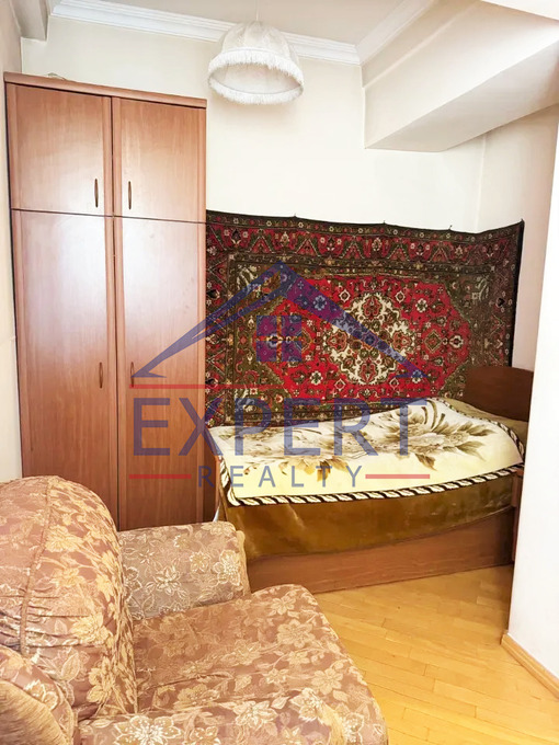 ԱՐԱԲԿԻՐ, ԱՎԵՏ ԱՎԵՏԻՍՅԱՆ ՓՈՂՈՑ, 3 ՍԵՆՅԱԿ