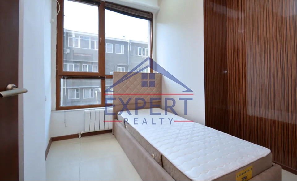 ԿԵՆՏՐՈՆ, ՄԱՇՏՈՑԻ ՊՈՂՈՏԱ, 3 ՍԵՆՅԱԿ