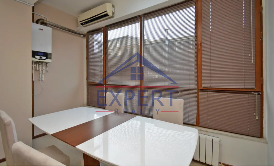 ԿԵՆՏՐՈՆ, ՄԱՇՏՈՑԻ ՊՈՂՈՏԱ, 3 ՍԵՆՅԱԿ